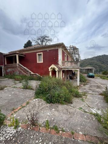 VILLA di 18 vani e di 1200 mq (MESSINA) rif. 2vs17580