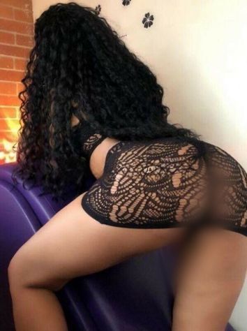 MELISSA-massaggio con olio caldo sul lettino...Nuovissima sensuale massaggiatric Tel:3715779228