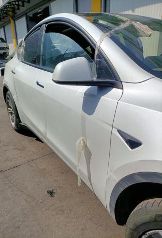 RICAMBI USATI AUTO TESLA Model Y Serie N.D. 4D1 Elettrica (19) - Foto 5