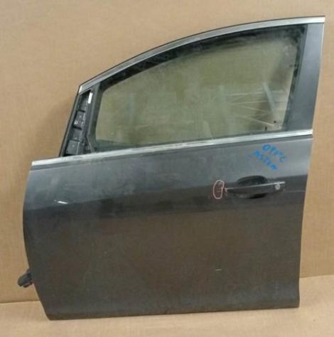 PORTA ANT.S. GRIGIO MEDIO MET C/A. e S. (Piccola Ammaccatura) 999-U1297575 Carrozzeria Lamierati esterni Porte Porta ant. sx. OPEL - ASTRA J - 01-0