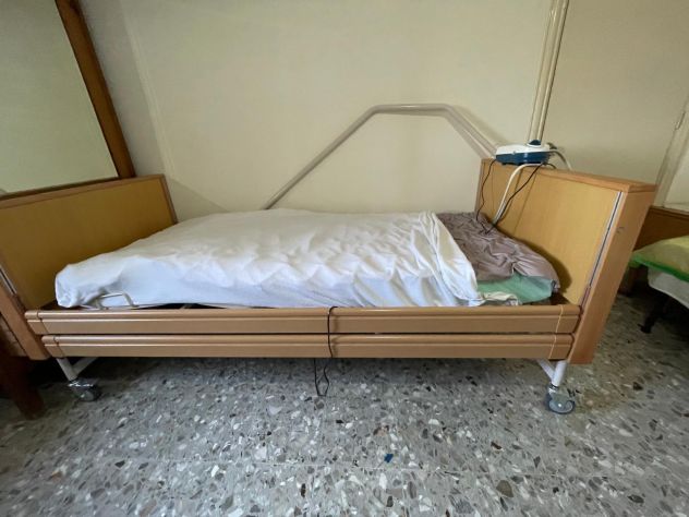 Lettino ortopedico anziani