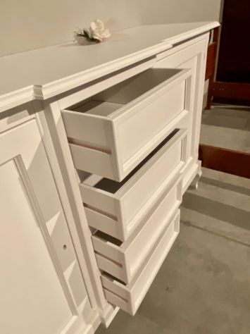 NUOVO CREDENZONE 2 ANTE 4 CASSETTI DI VERO LEGNO IN FINITURA BIANCO LACCATO - Foto 5