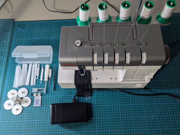 Janome 3000 Cover Pro - pari a nuovo - accessori extra - Foto 2