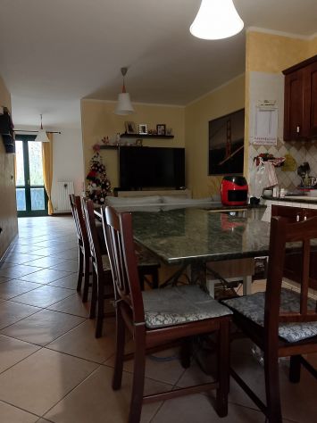 APPARTAMENTO PIANO RIALZATO CON SCOPERTO E POSTO AUTO - Foto 5