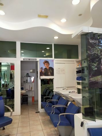 Cedesi Parrucchiere con cabina estetica Roma - Foto 5