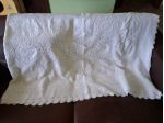 Coperta bianca ricamata a uncinetto