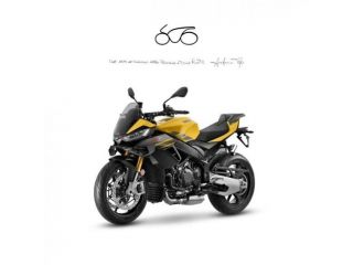 APRILIA TUONO V4 1100 .