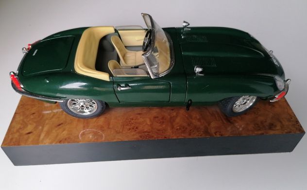 Burago JAGUAR "E" CABRIOLET (1961) verde, modellino statico metallo scala 1:18 - Foto 3