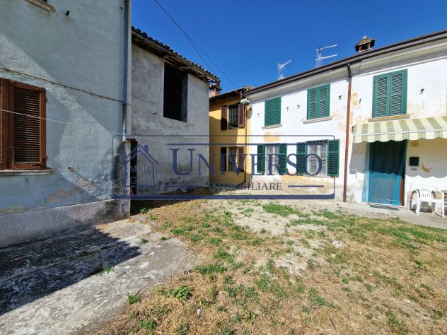 CASA SU DUE LIVELLI CON LEGNAIA DEPOSITO GIARDINO E ORTO - Foto 8