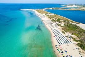 CASA SPAZIOSA, CLIMATIZZATA, solo 200 m SPIAGGIA, LIDO MARINI-SALENTO
