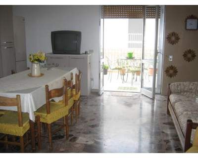 AFFITTASI 2 CAMERE IN APPARTAMENTO CENTRALE A GROTTAGLIE - Foto 2