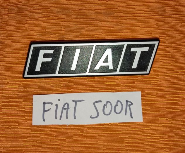 LOGO TARGHETTA CALANDRA OSSATURA RIVESTIMENTO ANTERIORE FIAT 500R