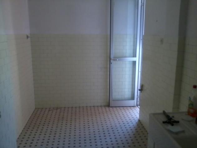 APPARTAMENTO di 4 vani e di 85 mq (MASSA - CENTRO) rif. V - OAFA - Foto 4