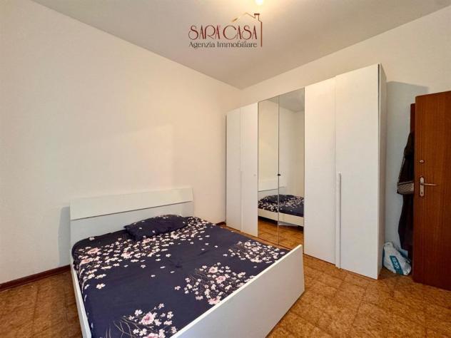 Appartamento con due camere da letto, corte e servizi annessi - Foto 8