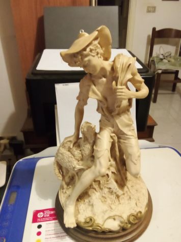 SCULTURA IN SIMIL - AVORIO PASTORE CON PECORA BASE IN LEGNO