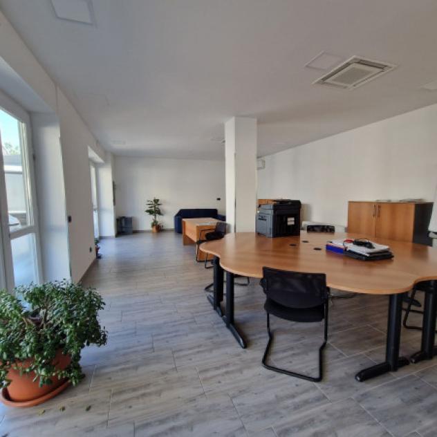 Immobile di 1870 m² con più di 5 locali in vendita a Rho - Foto 20