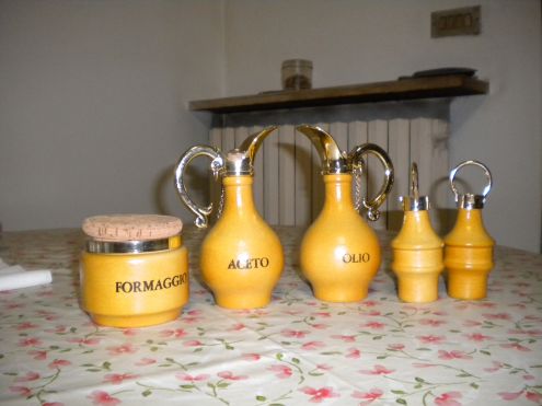set formaggio olio aceto sale e pepe