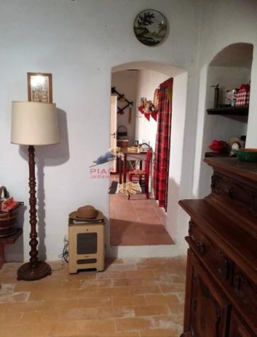 Orvieto - Vendesi casale con terreno a circa 15 chilometri da Orvieto. - Foto 4