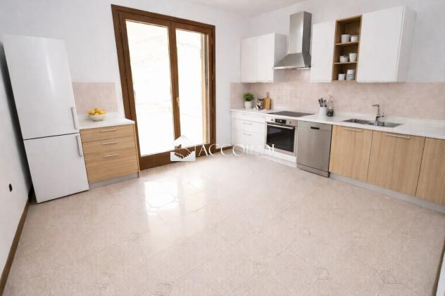VILLA A SCHIERA di 4 vani e di 252 mq (CAERANO DI SAN MARCO) rif. CM5_1 - Foto 7