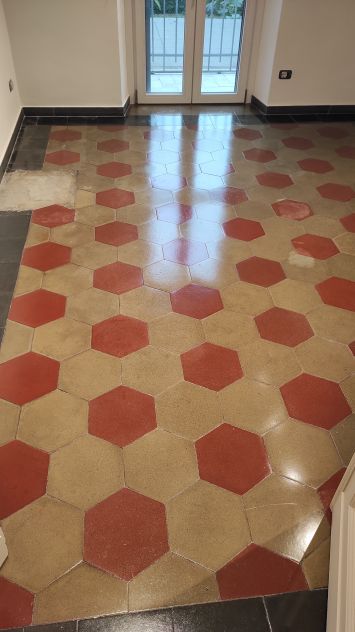 Pulizia pavimenti antichi in cemento Torino - Foto 3