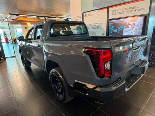 TOYOTA Hilux NG26 2.8 D-4D A/T 4WD 48V 4 porte Double Cab rif. 23719198 - Foto 4