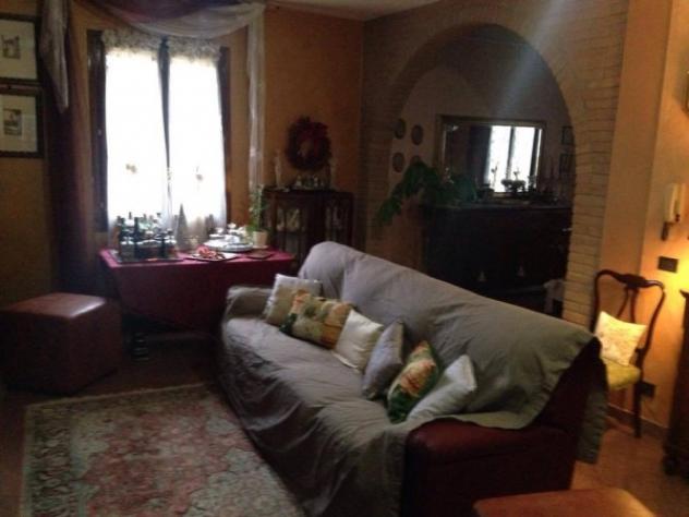 Villa di 270 m² con più di 5 locali e box auto in vendita a Soliera