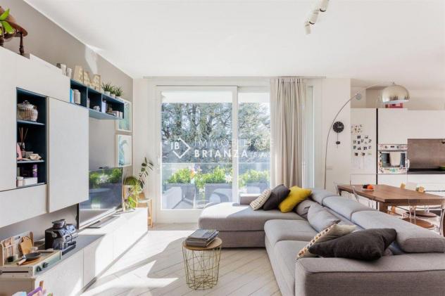 USMATE VELATE: IN VENDITA TRE LOCALI + SERVIZI E TERRAZZO. - Foto 4