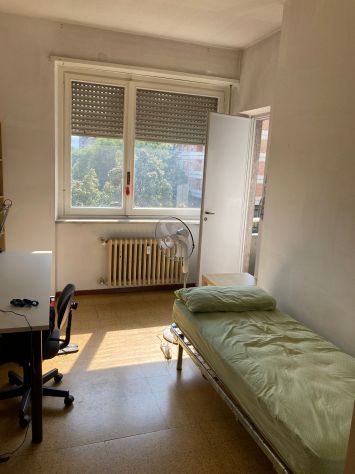 Privato affitta 2 camere singole in piazza Galimberti (vicino economia) - Foto 3