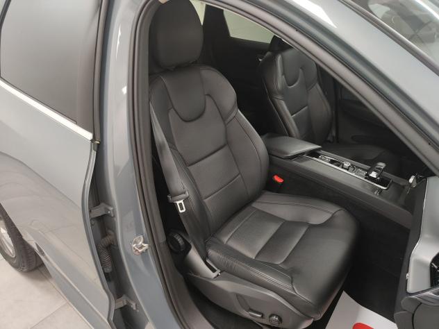Volvo XC60 B4 197cv MHEV auto Core Pelle Telecamera Cerchi19 - Foto 5