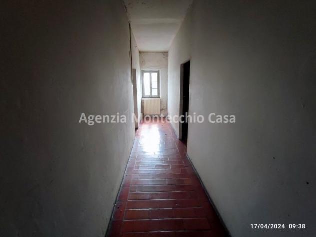 TIPICA CASA COLONICA MARCHIGIANA DI AMPIE DIMENSIONI CON LOCALI USO DEPOSITO E CORTE ESCLUSIVA CIRCOSTANTE - Foto 12