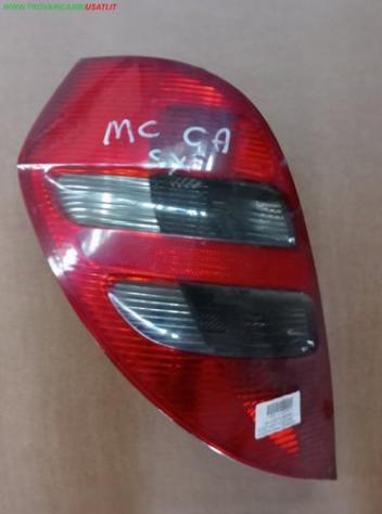 FANALE POST.SX ROSSO/FUME' MERCEDES Classe A - O.E.: A1698200964L  Parti elettriche  Fanaleria  Fanali  Fanale post. sx. MERCEDES - Classe A - 01-10-2