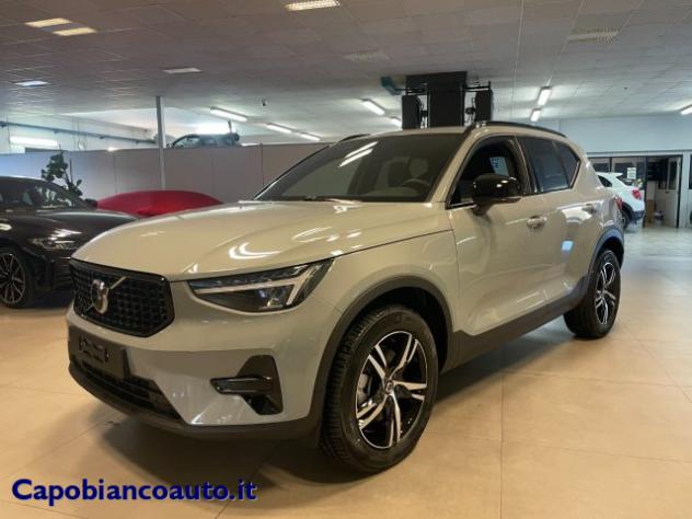VOLVO XC40 B3 automatico Plus Dark KM0 rif. 23211336