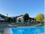 In un bellissimo contesto naturalistico si affittano appartamenti con piscina