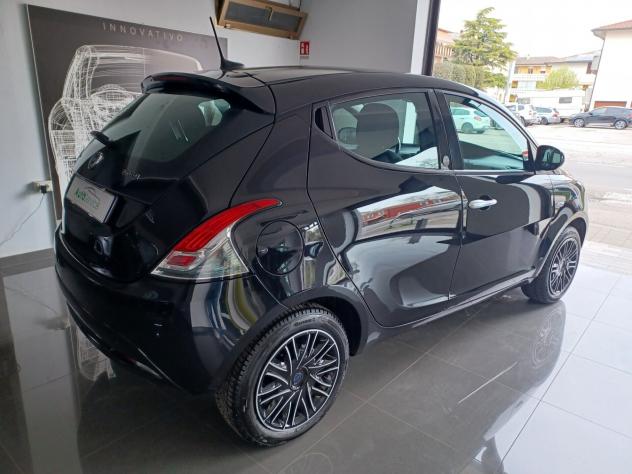 Lancia Ypsilon 1.0 Hybrid 70cv - Foto 3