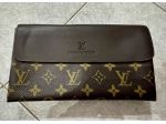 Pochette LV non originale