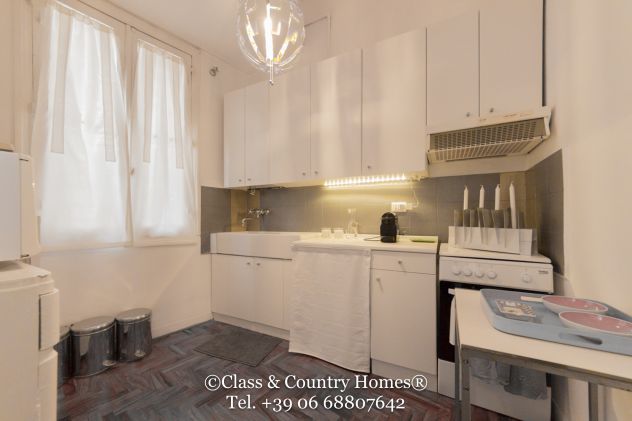 Centro Storico: Esclusivo Pied-à-terre in Via Giulia, Piano Alto con Ascensore - Foto 5