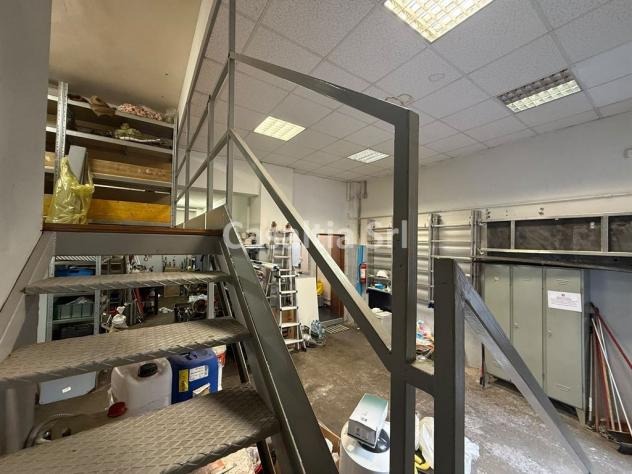 Spazio C3 con accesso furgoni, soppalco e ufficio