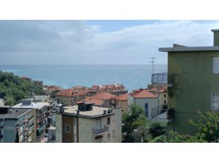 Trilocale in affitto a Celle Ligure
