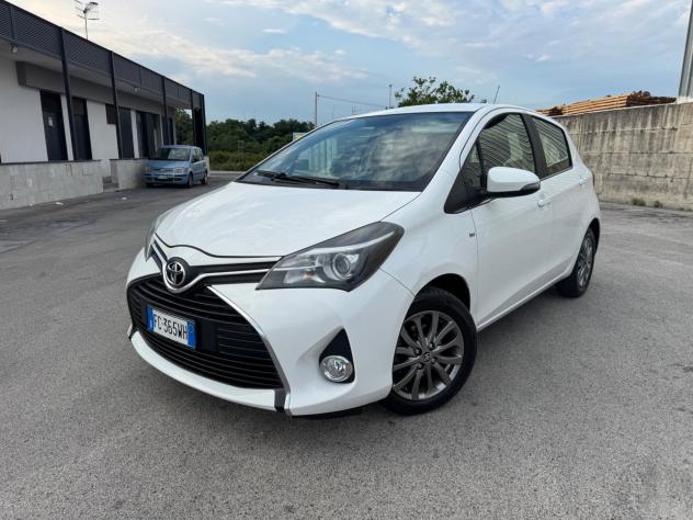Toyota Yaris 1.0 5 porte Lounge - Foto 2