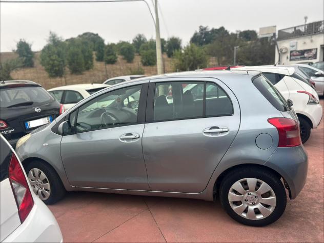 Toyota Yaris 1.0 5 porte Sol - Foto 2