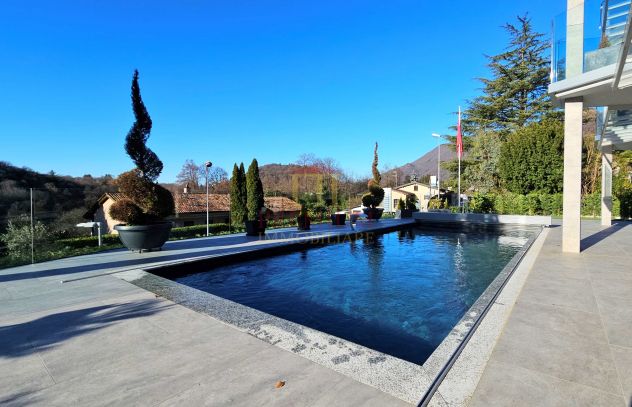 MODERNA VILLA DI LUSSO CON PISCINA E ROOFTOP PANORAMICO - Foto 2