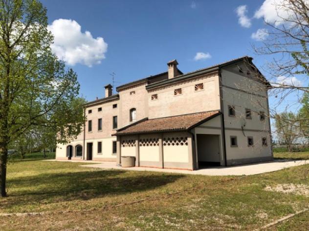 Rustico / Casale di 1100 m² con più di 5 locali in vendita a Carpi - Foto 2
