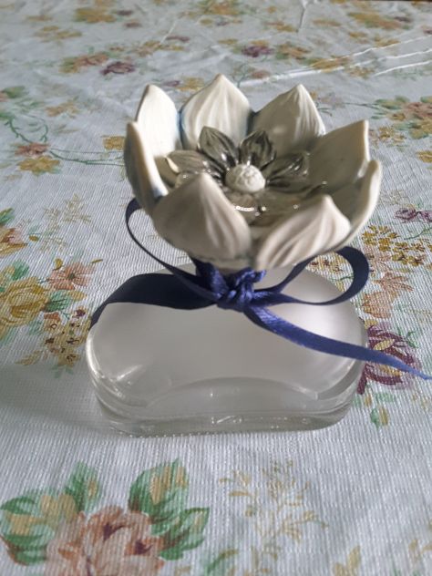 Boccetta in vetro lavorata con elegante tappo a fiore - Foto 5