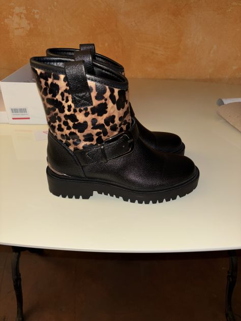 BELLISSIMI STIVALI NUOVI COMPLETI BASSI DA DONNA FIRMATI GUESS ORIGINALI,N 36 - Foto 6