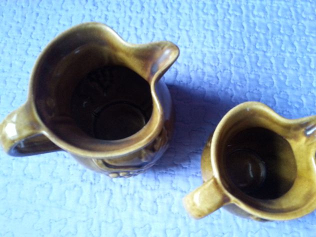 Caraffe in porcellana con rilievi medievali-coppia - Foto 3