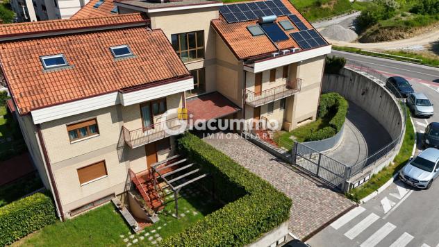 Pentalocale in vendita a Potenza