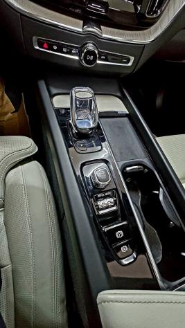 VOLVO XC60 B5 2.0 AWD ISCRIPTION MHEV 235cv STUPENDA - Foto 9