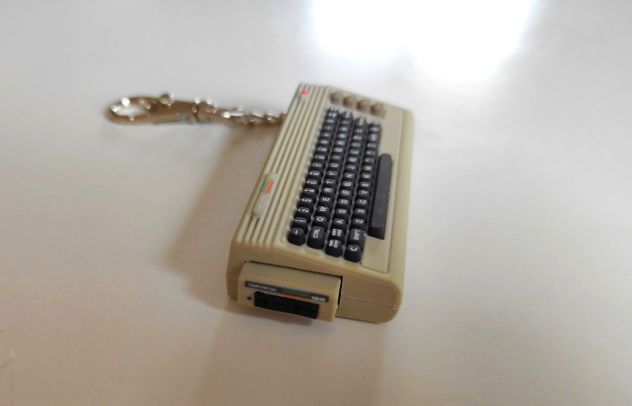 GIOCHI COMMODORE 64 + DRIVE 1541 USB MEMORY STICK CHIAVETTA USB 16 GB - Foto 2