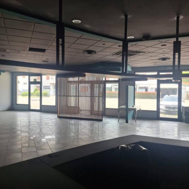 Immobile di 450 m² con 3 locali in affitto a Castellarano - Foto 12