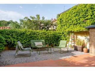 The Little Garden Apartment